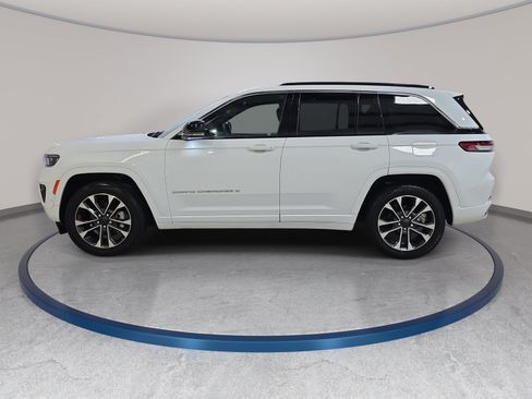 Used 2025 Jeep Grand Cherokee Overland w/ Trailer Tow Package AWD/4WD image 9