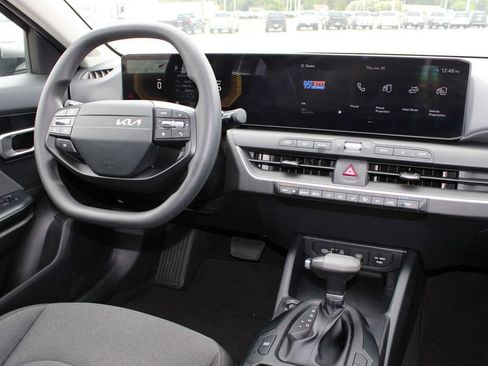 Used 2025 Kia K4 FWD image 8