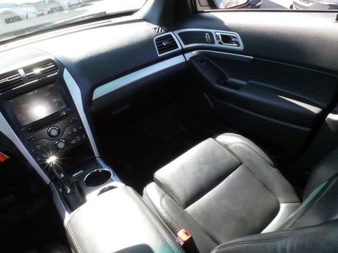 Used 2013 Ford Explorer XLT FWD image 11