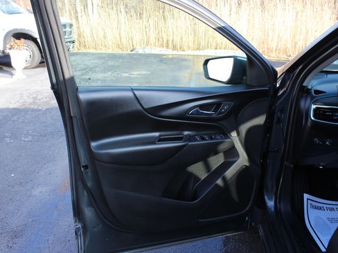 Used 2018 Chevrolet Equinox LT FWD image 14