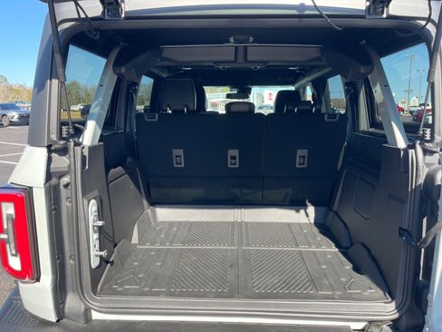 Used 2024 Ford Bronco Badlands image 16