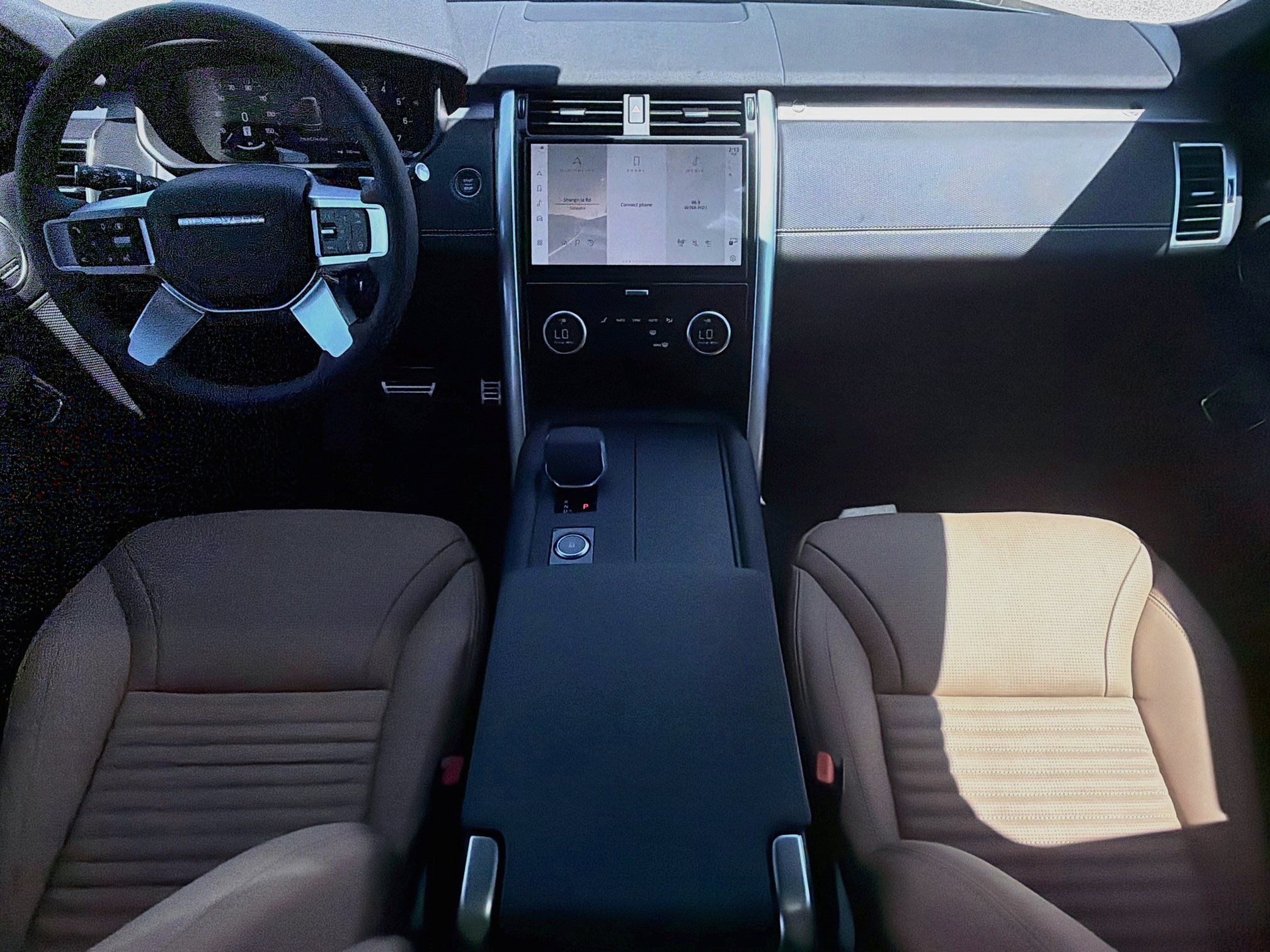 New 2026 Land Rover Discovery Limited Edition AWD/4WD image 17