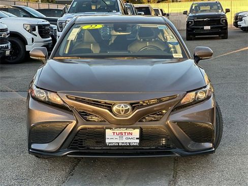 Used 2022 Toyota Camry SE image 2