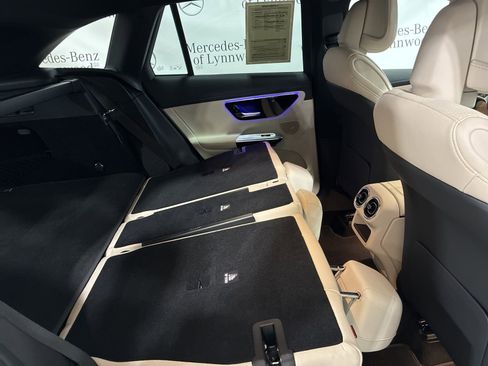 Used 2025 Mercedes-Benz GLC 300 4MATIC image 21