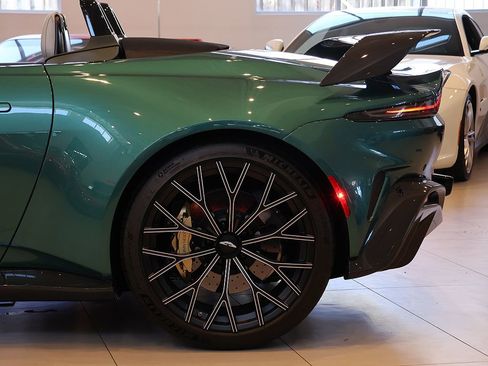 Used 2023 Aston Martin V12 Vantage Roadster RWD image 63
