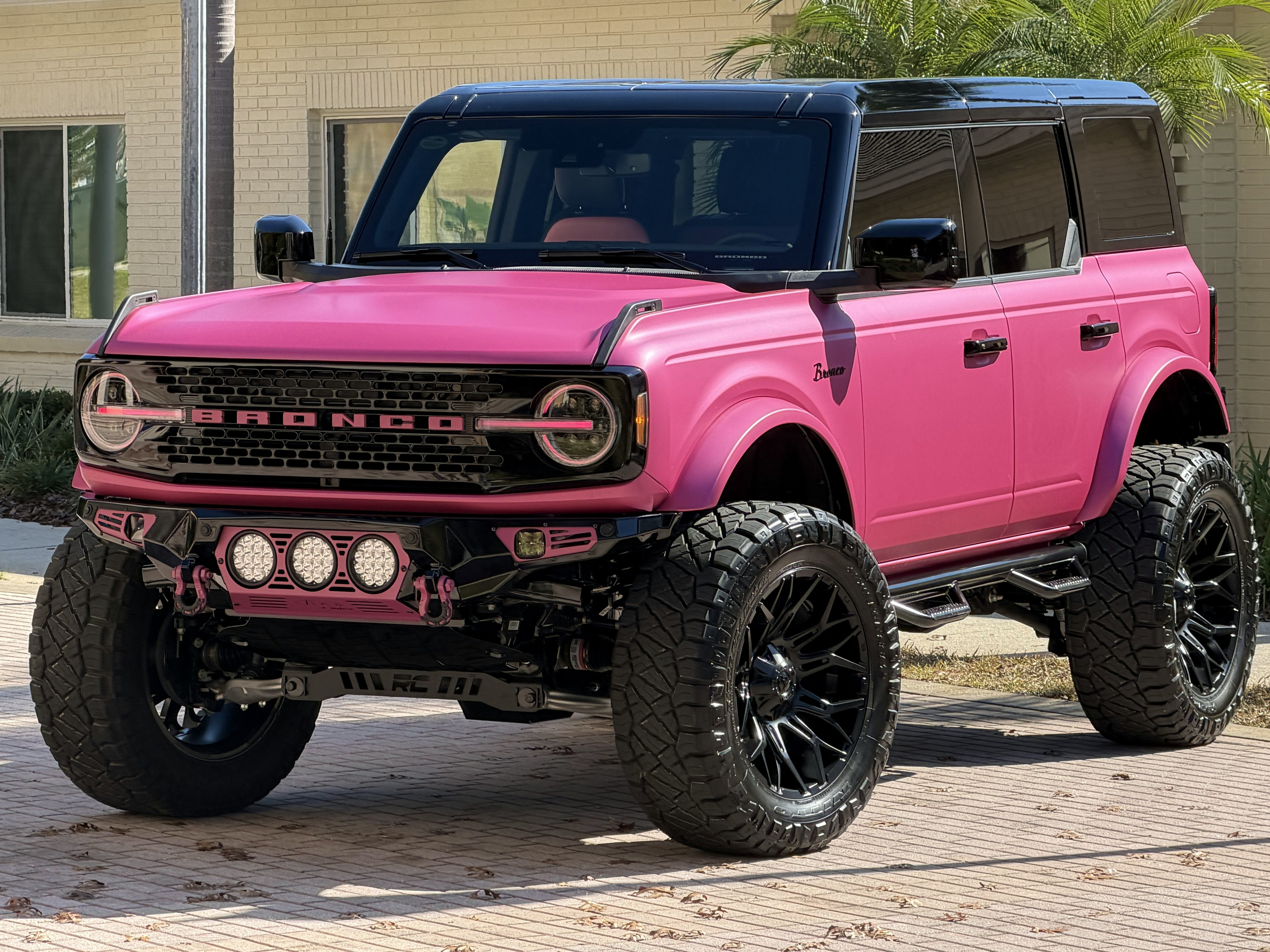 Used 2025 Ford Bronco Outer Banks AWD/4WD image 4