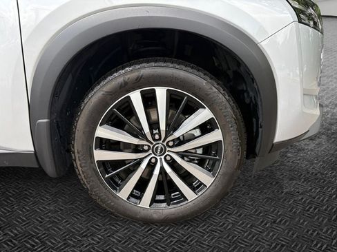 Used 2025 Nissan Pathfinder Platinum FWD image 11