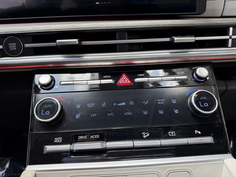 Used 2025 Hyundai Santa Fe Limited FWD image 25