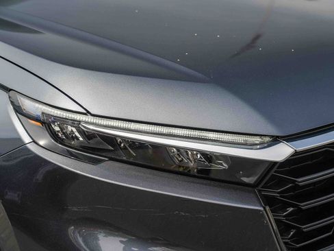 Used 2025 Honda CR-V EX-L image 2
