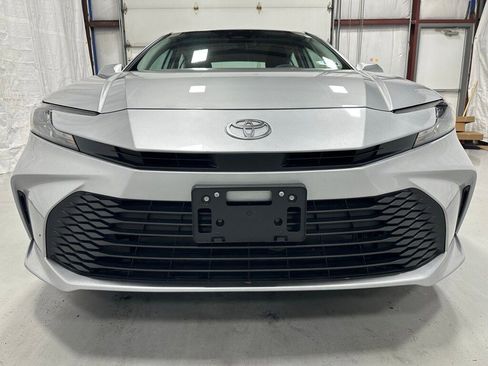 Used 2025 Toyota Camry LE image 2