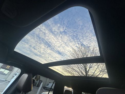 Used 2024 Ford Expedition Limited image 23