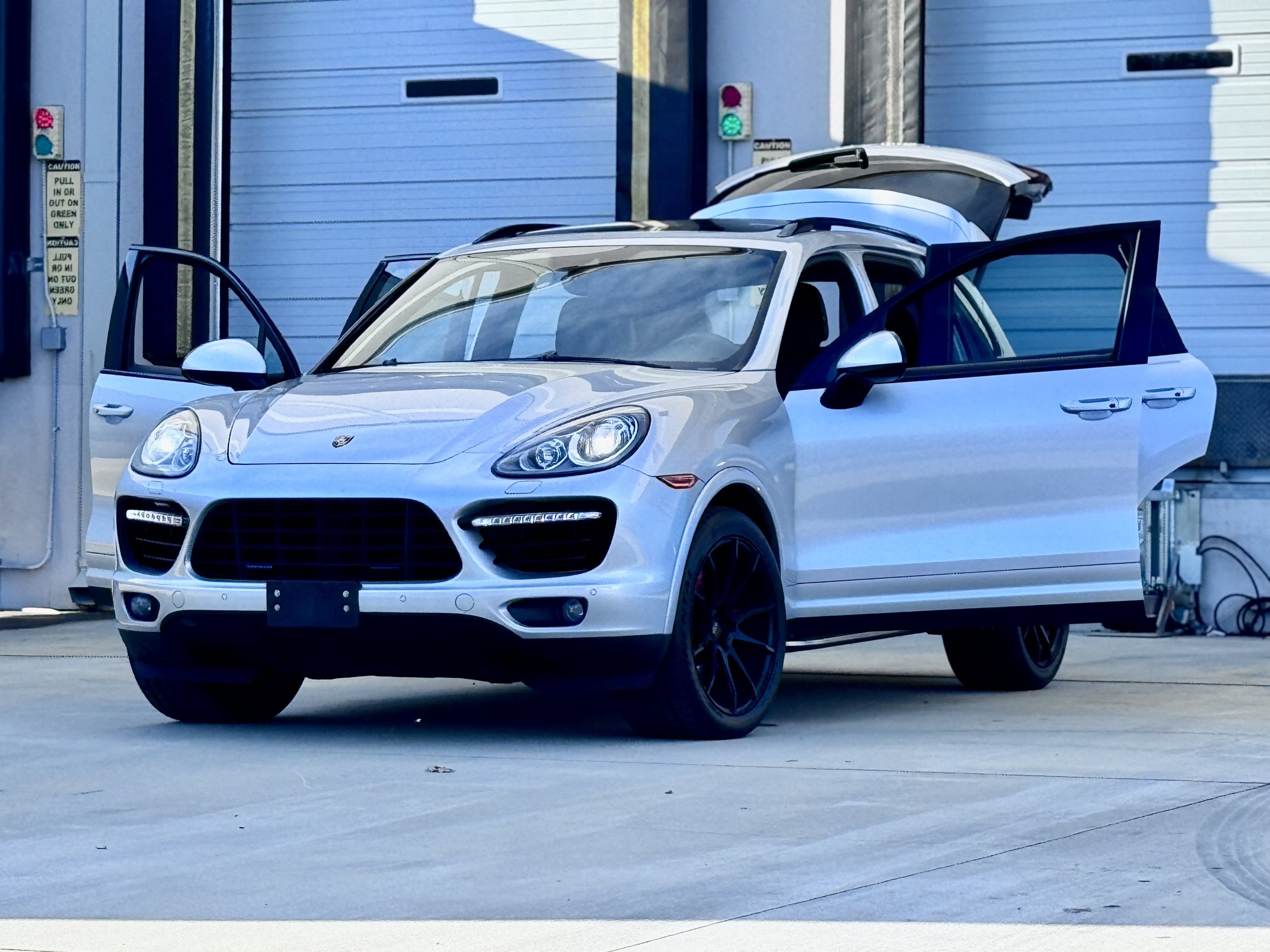 Used 2014 Porsche Cayenne Turbo S AWD/4WD image 6