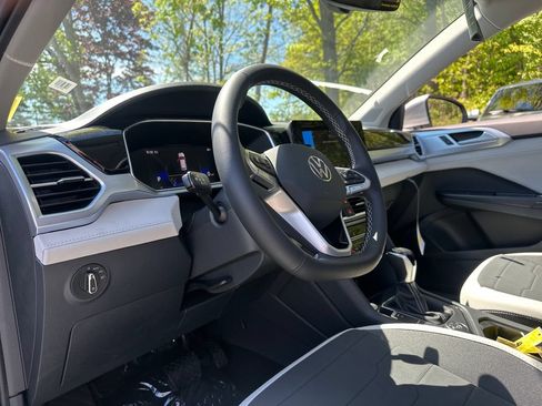 New 2026 Volkswagen Taos SE AWD/4WD image 6