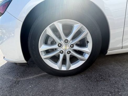Used 2018 Chevrolet Malibu LT w/ Leather Package FWD image 9
