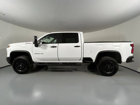 Used 2024 Chevrolet Silverado 2500 ZR2 w/ Technology Package AWD/4WD image 4