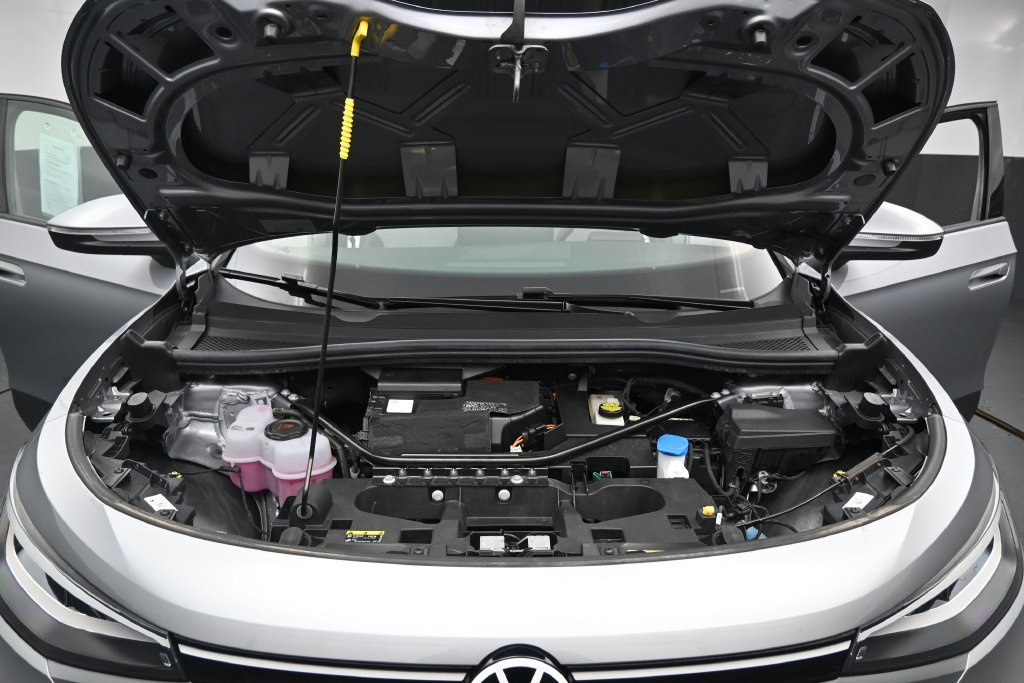Used 2024 Volkswagen ID.4 Pro AWD/4WD image 30