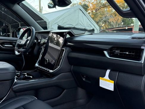 Used 2026 GMC Yukon XL Elevation w/ Elevation Premium Package image 13