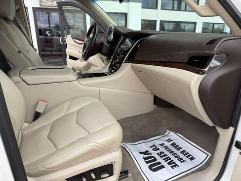Used 2016 Cadillac Escalade ESV Premium AWD/4WD image 20
