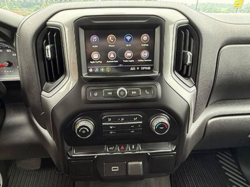 Used 2020 Chevrolet Silverado 1500 Custom w/ Custom Value Package AWD/4WD image 13