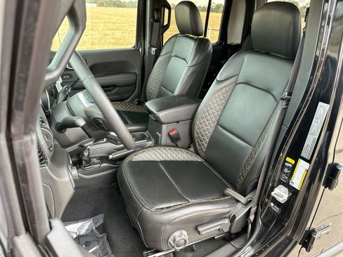 Used 2023 Jeep Gladiator High Altitude image 11
