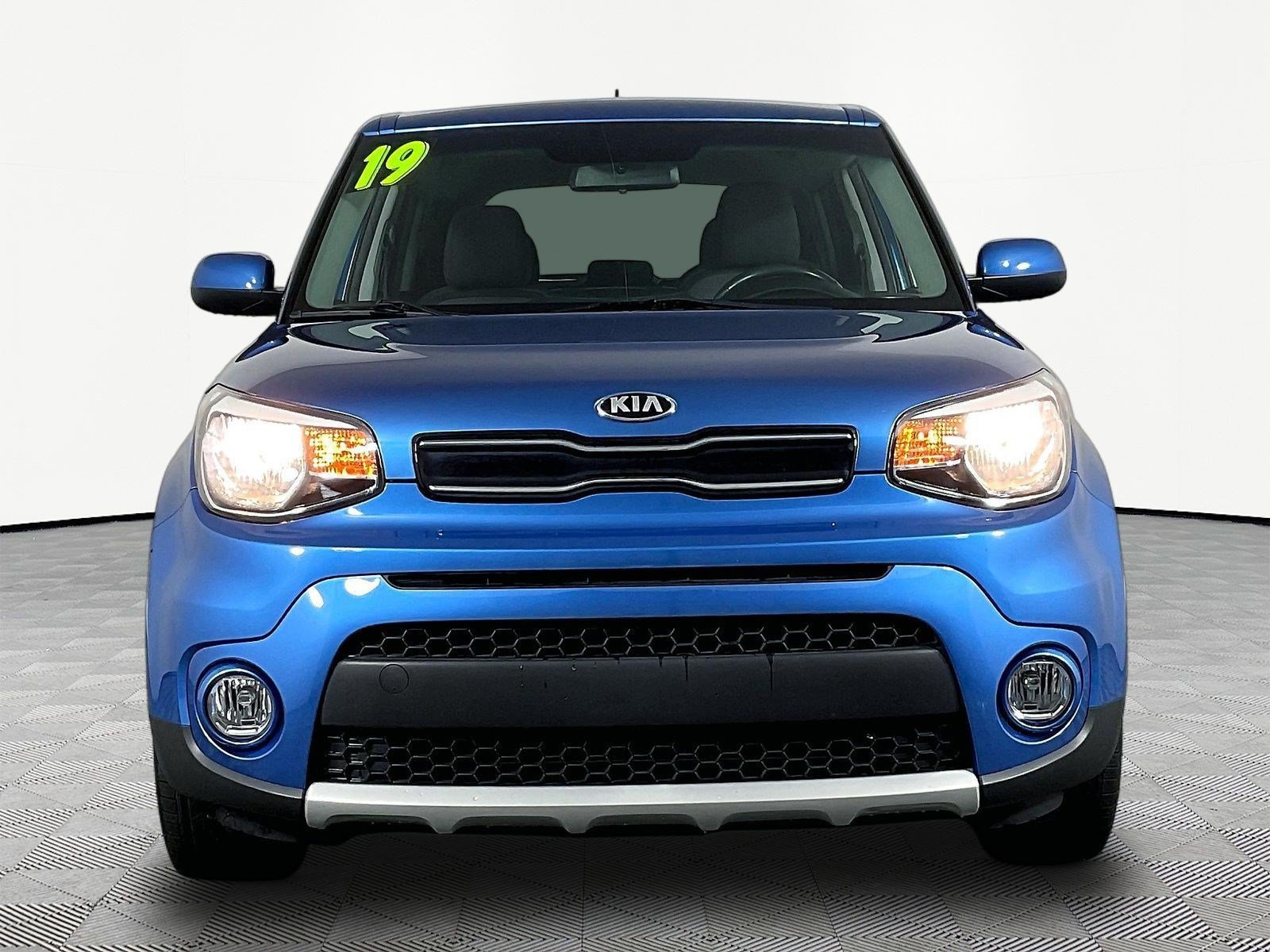 Used 2019 Kia Soul + FWD image 2