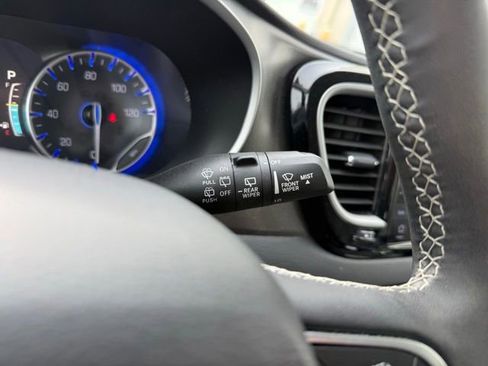 Used 2024 Chrysler Pacifica Touring-L image 24