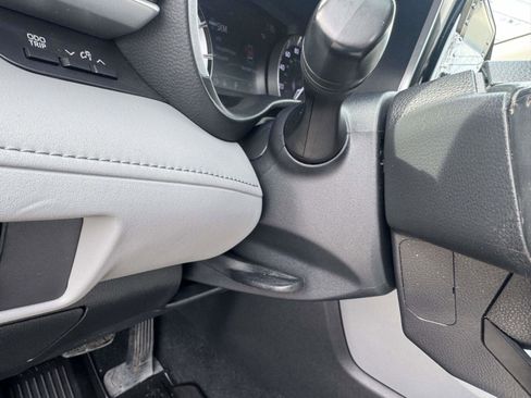 Used 2022 Toyota Highlander XLE image 26