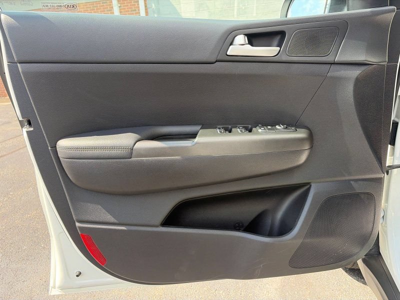 Used 2021 Kia Sportage LX FWD image 17