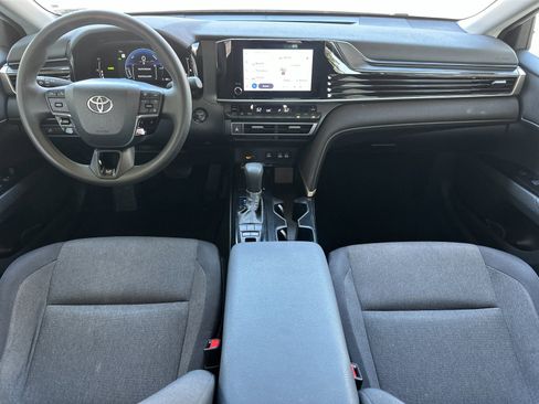 Used 2025 Toyota Camry LE image 12