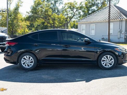 Used 2017 Hyundai Elantra SE image 4