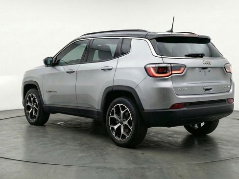 Used 2025 Jeep Compass Limited image 6