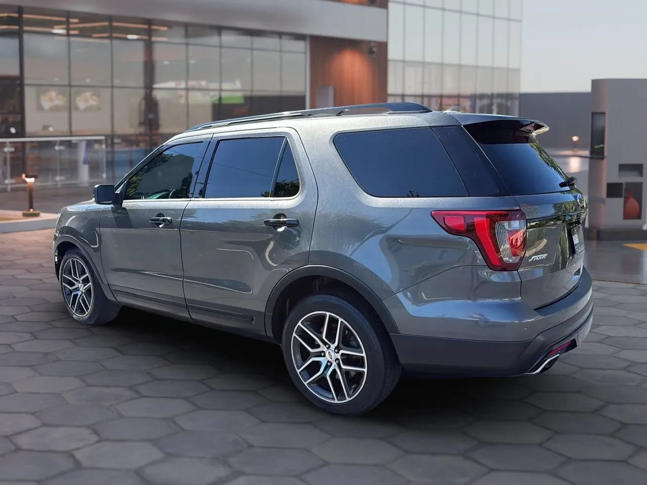 Used 2017 Ford Explorer Sport w/ Equipment Group 401A AWD/4WD image 3