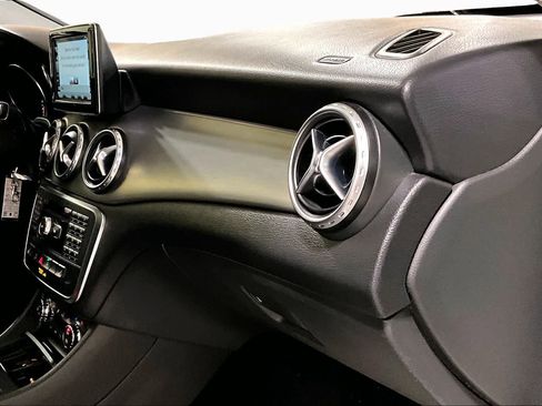 Used 2015 Mercedes-Benz GLA 250 image 17