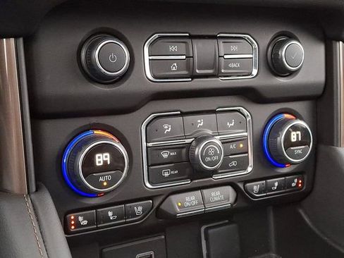 Certified 2024 Chevrolet Suburban High Country image 19