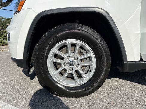 Used 2019 Jeep Grand Cherokee Laredo image 27