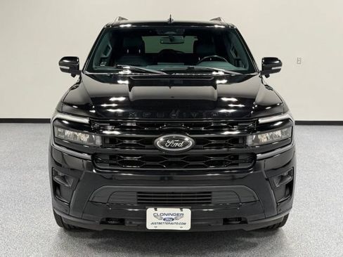 Used 2022 Ford Expedition Limited AWD/4WD image 3