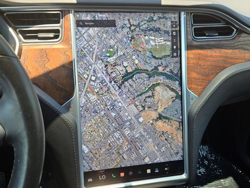 Used 2018 Tesla Model X 75D AWD/4WD image 21