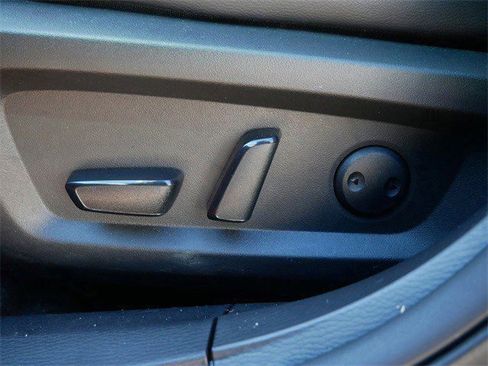 Used 2025 Mitsubishi Outlander SEL image 17