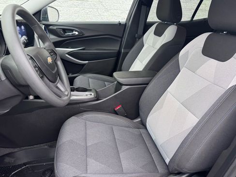 Used 2025 Chevrolet Trax LS image 14