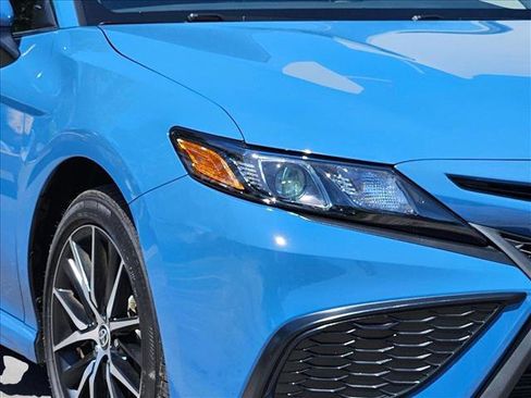 Used 2024 Toyota Camry SE w/ Convenience Package FWD image 4