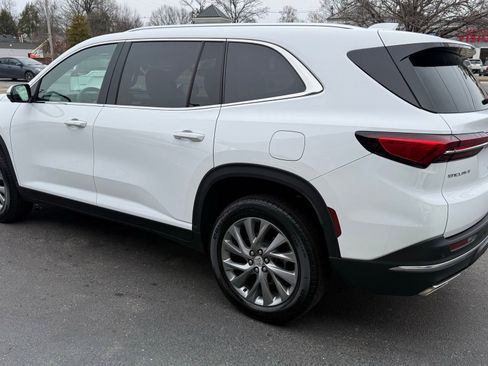 Used 2025 Buick Enclave Preferred image 7