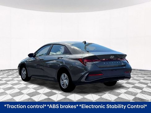 Certified 2026 Hyundai Elantra SE FWD image 7