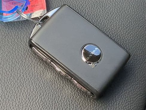 New 2026 Volvo XC40 B5 Plus w/ Protection Package Premier image 32