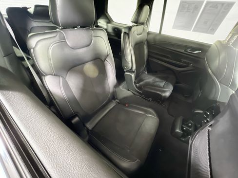 Used 2023 Jeep Grand Cherokee L Laredo image 26