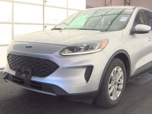 Used 2020 Ford Escape SE image 1
