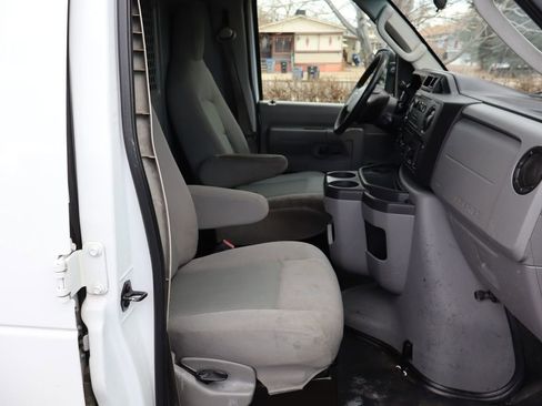 Used 2013 Ford E-250 and Econoline 250 image 22