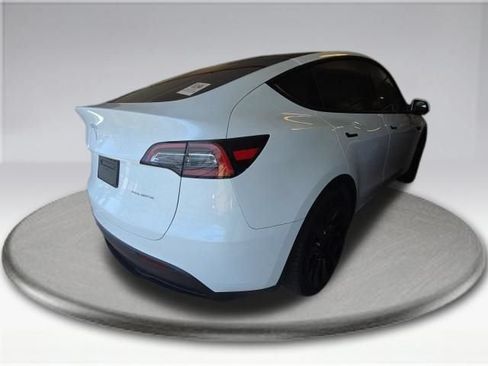 Used 2023 Tesla Model Y Long Range AWD/4WD image 6