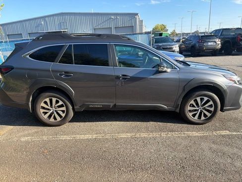 Certified 2025 Subaru Outback Premium w/ Popular Package #1A AWD/4WD image 4