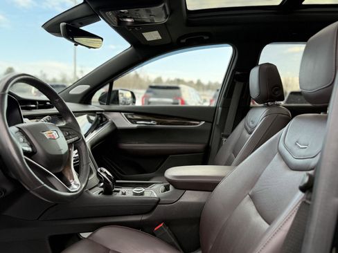 Used 2020 Cadillac XT6 Premium Luxury image 12