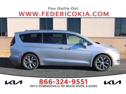 Used 2017 Chrysler Pacifica Limited w/ UConnect Theater Package